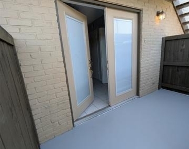 10650 Steppington Drive - Photo Thumbnail 3