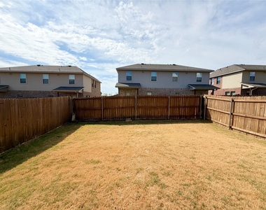 4925-4927 Sanger Circle Drive - Photo Thumbnail 25