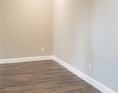 4925-4927 Sanger Circle Drive - Photo Thumbnail 11