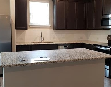 4925-4927 Sanger Circle Drive - Photo Thumbnail 2