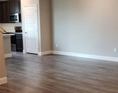 4925-4927 Sanger Circle Drive - Photo Thumbnail 1