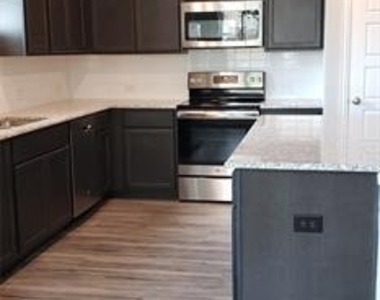 4925-4927 Sanger Circle Drive - Photo Thumbnail 4