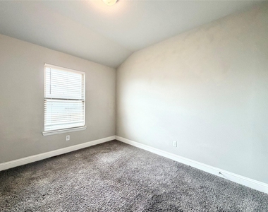 4925-4927 Sanger Circle Drive - Photo Thumbnail 21