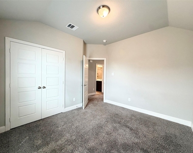 4925-4927 Sanger Circle Drive - Photo Thumbnail 24