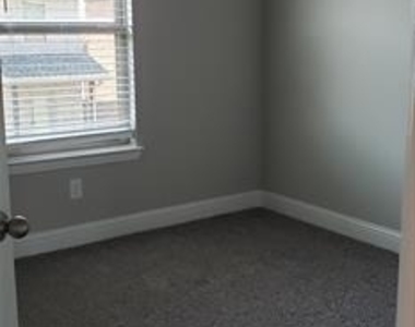 4925-4927 Sanger Circle Drive - Photo Thumbnail 10