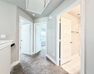 4925-4927 Sanger Circle Drive - Photo Thumbnail 18