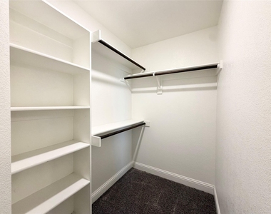 4925-4927 Sanger Circle Drive - Photo Thumbnail 17