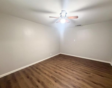 900 E 6th Avenue - Photo Thumbnail 9