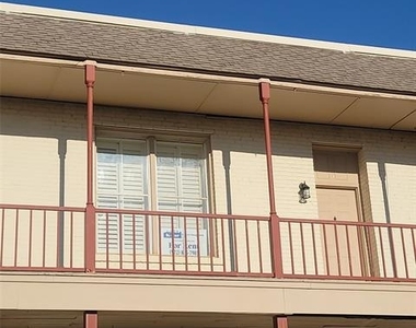 212 W Knox Street - Photo Thumbnail 2