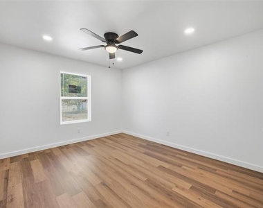 8708 Ronnie Street - Photo Thumbnail 9