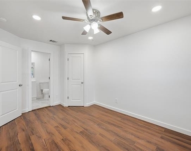 8708 Ronnie Street - Photo Thumbnail 4