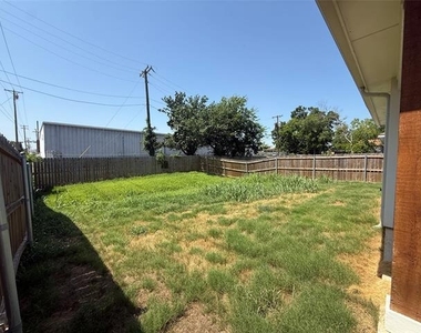 420 E 5th Street - Photo Thumbnail 3
