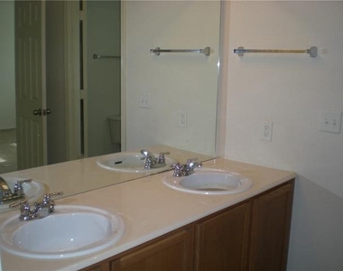 2224 Stonepark Place - Photo Thumbnail 8