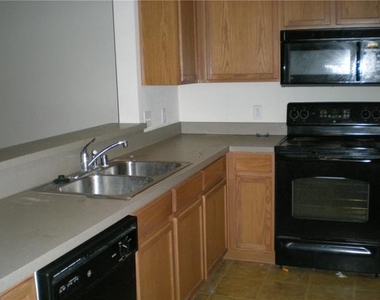 2224 Stonepark Place - Photo Thumbnail 5