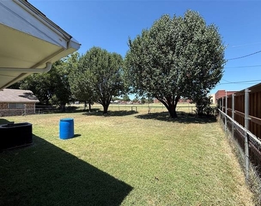 124 Poinsettia Circle - Photo Thumbnail 9