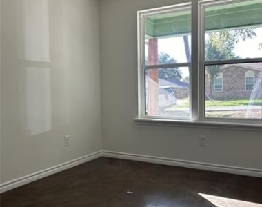 405 S 6th Street - Photo Thumbnail 6