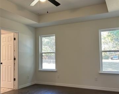 405 S 6th Street - Photo Thumbnail 8