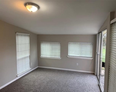 2439 Maverick Avenue - Photo Thumbnail 4