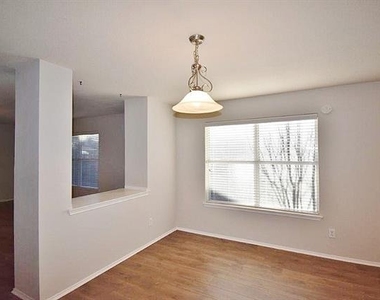 217 Silver Spur Drive - Photo Thumbnail 4