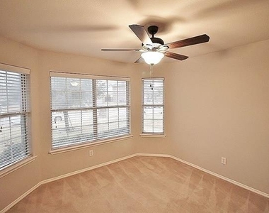 217 Silver Spur Drive - Photo Thumbnail 11