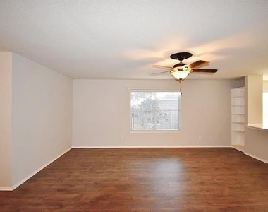 217 Silver Spur Drive - Photo Thumbnail 2