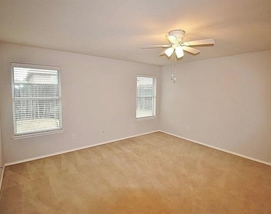 217 Silver Spur Drive - Photo Thumbnail 6