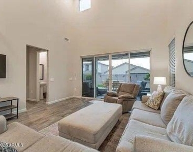 5031 E Paddock Place - Photo Thumbnail 7
