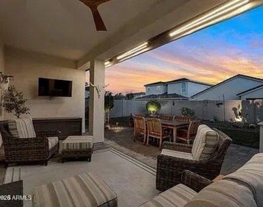 5031 E Paddock Place - Photo Thumbnail 8
