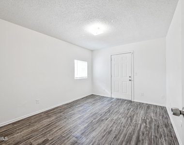 436 W Clark Street - Photo Thumbnail 9