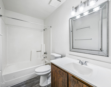 436 W Clark Street - Photo Thumbnail 11