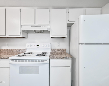 436 W Clark Street - Photo Thumbnail 5