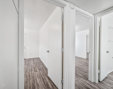 436 W Clark Street - Photo Thumbnail 8