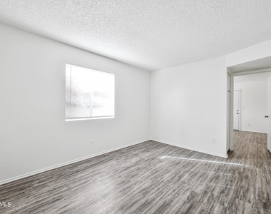 436 W Clark Street - Photo Thumbnail 2