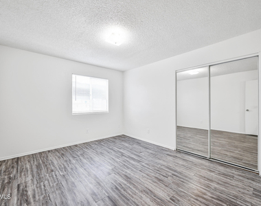 436 W Clark Street - Photo Thumbnail 10