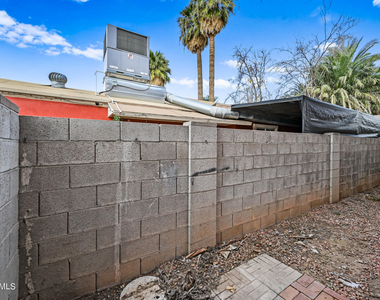 436 W Clark Street - Photo Thumbnail 12