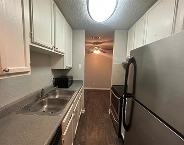 4502 Gaston Avenue - Photo Thumbnail 8