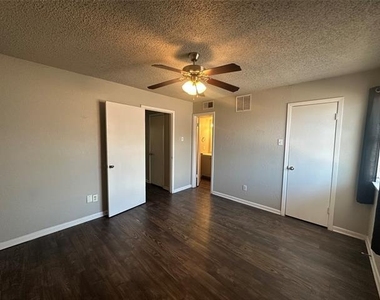 4502 Gaston Avenue - Photo Thumbnail 10