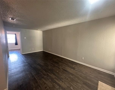 4502 Gaston Avenue - Photo Thumbnail 3