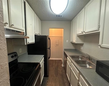 4502 Gaston Avenue - Photo Thumbnail 6