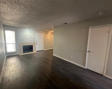 4502 Gaston Avenue - Photo Thumbnail 2