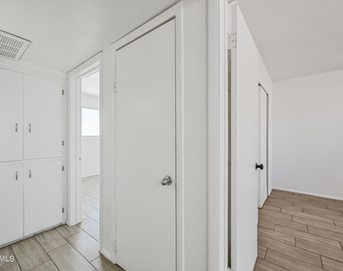 903 N 22nd Place - Photo Thumbnail 10