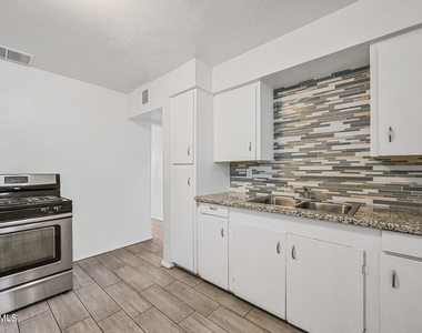903 N 22nd Place - Photo Thumbnail 6