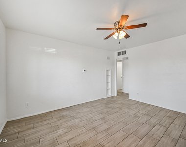 903 N 22nd Place - Photo Thumbnail 1