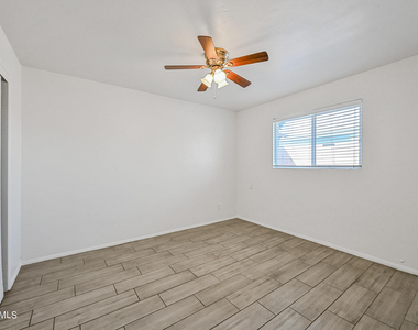 903 N 22nd Place - Photo Thumbnail 7