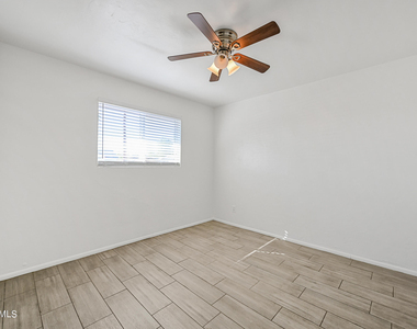 903 N 22nd Place - Photo Thumbnail 8
