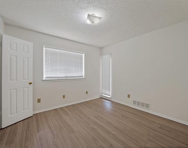 4316 Hartford Drive - Photo Thumbnail 10