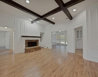 4316 Hartford Drive - Photo Thumbnail 2