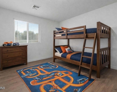 1823 W Hadley Street - Photo Thumbnail 8