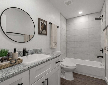1823 W Hadley Street - Photo Thumbnail 4