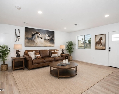 1823 W Hadley Street - Photo Thumbnail 2